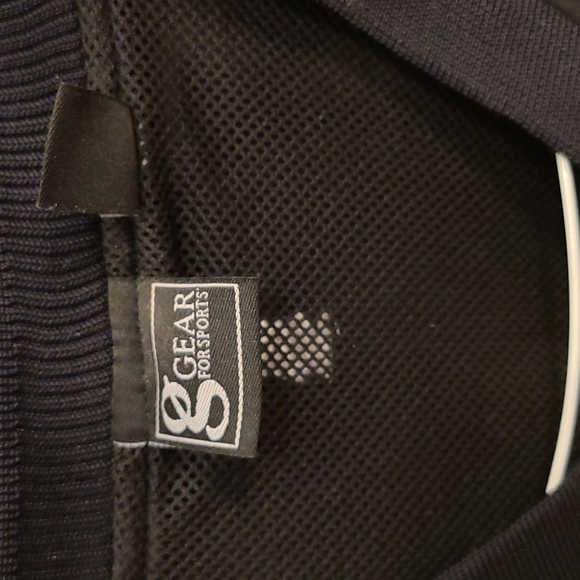 Pistons V-neck Windshirt - Picture 4 of 10